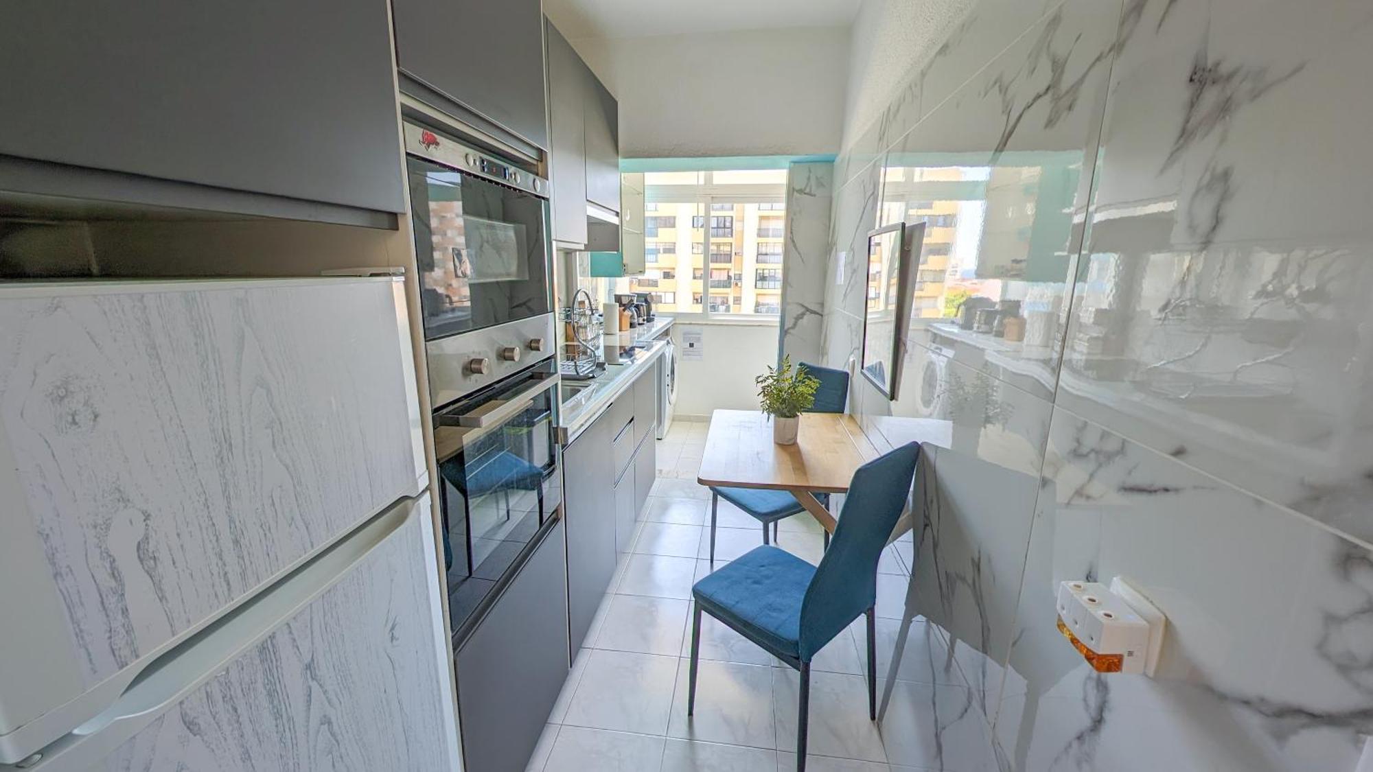 2 Room Condo - 5 Mins From Costa Da Caparica Beach & Bars Exterior foto